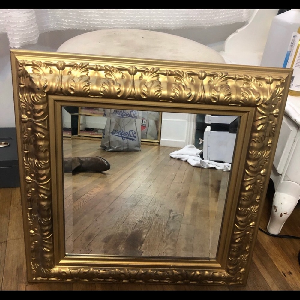 SQUARE GOLD MIRROR